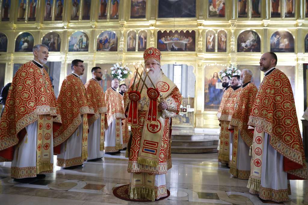 Veliki broj vjernika na vaskršnjoj liturgiji u Sarajevu