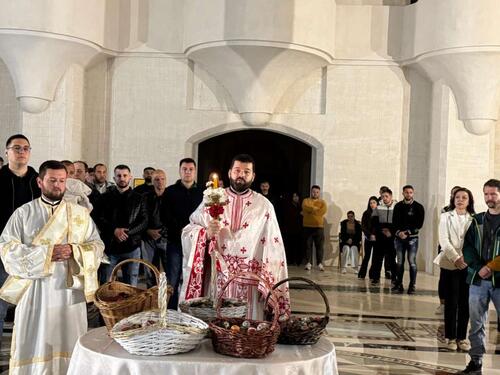 Vjernici proslavili Vaskrs u mostarskoj Sabornoj crkvi