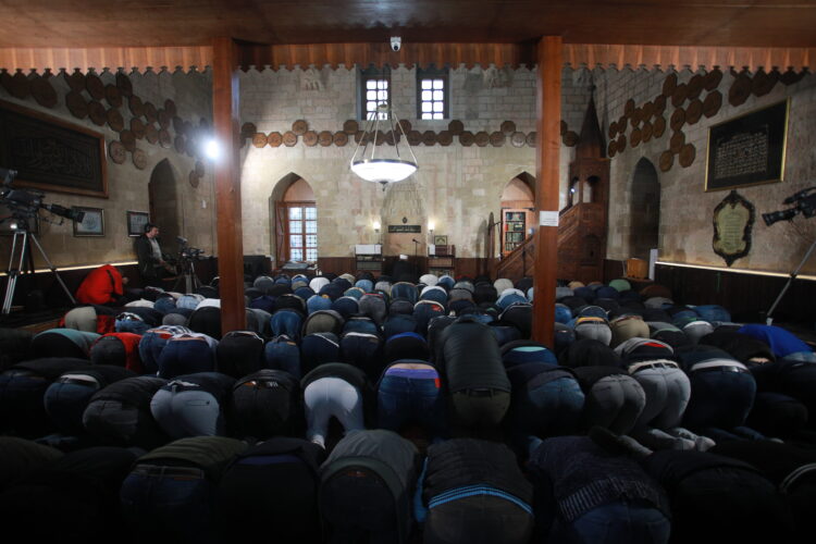 Veliki broj vjernika u beogradskoj Bajrakli džamij klanjao bajram-namaz