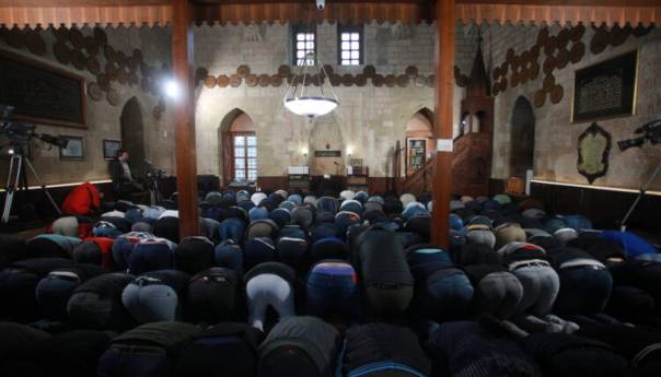 Veliki broj vjernika u beogradskoj Bajrakli džamij klanjao bajram-namaz