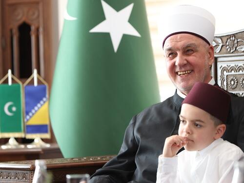 Veliki broj zvanica kod reisul-uleme: Tradicija okupljanja i poštovanja