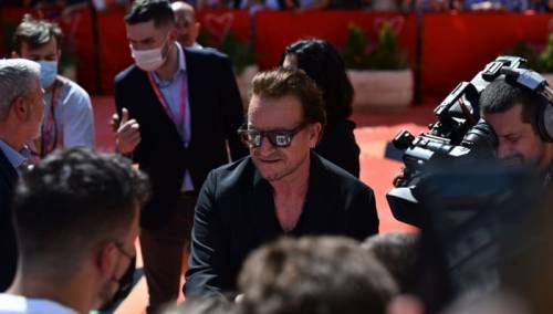Veliki muzičar Bono Vox se prošetao crvenim tepihom