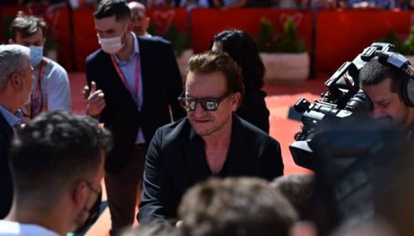 Veliki muzičar Bono Vox se prošetao crvenim tepihom
