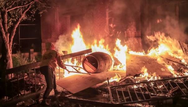 Veliki neredi u SAD-u zbog smrti Georgea Floyda