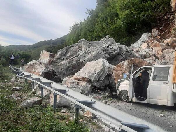 Veliki odron blokirao put Budva–Cetinje