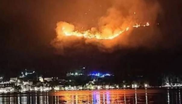 Veliki požar buknuo u Crnoj Gori: Vatrogasci na terenu bili cijelu noć