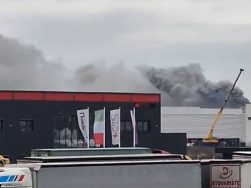 Veliki požar izbio u šabačkoj fabrici Minth, radnici evakuisani