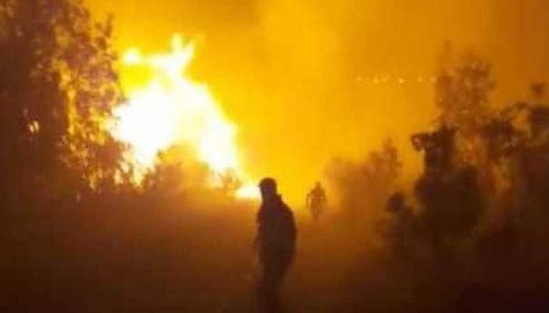 Veliki požar iznad Mostara ugrožava kuće