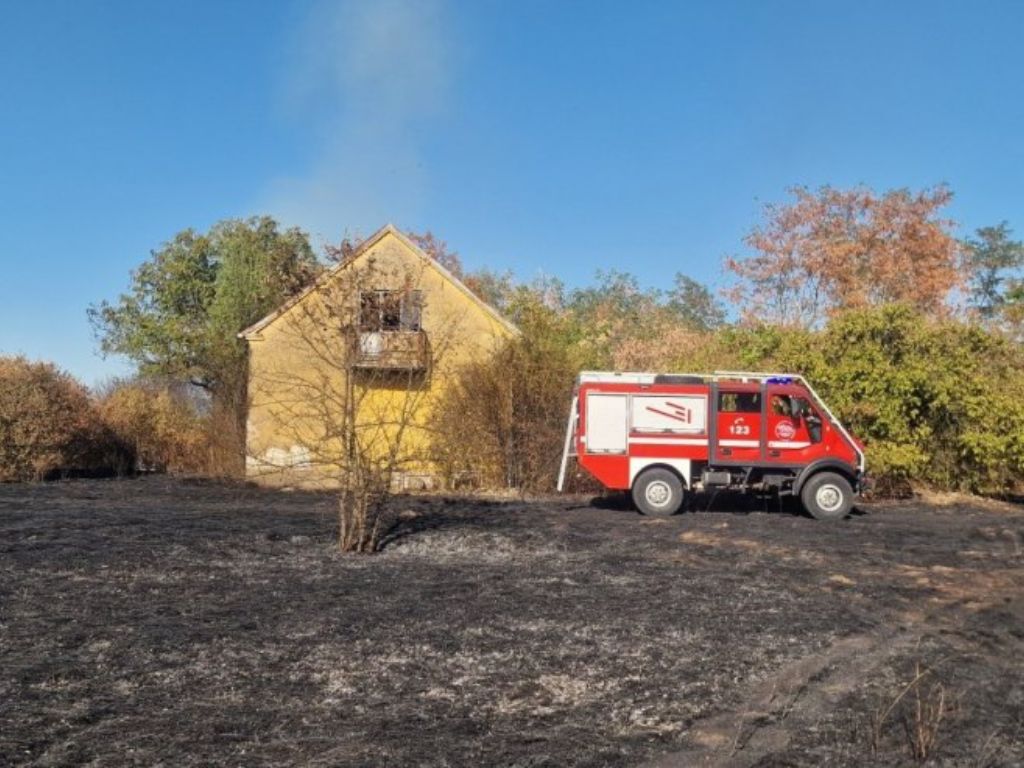 Požar kod Laktaša lokalizovan: Vatrogasci spasili sedam objekata