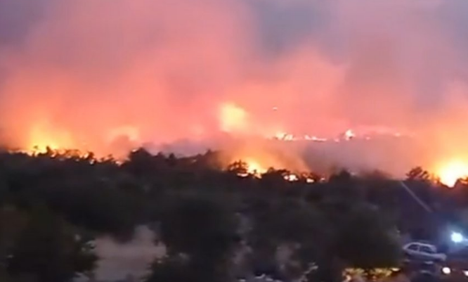Veliki požar kod Neuma, blokiran saobraćaj