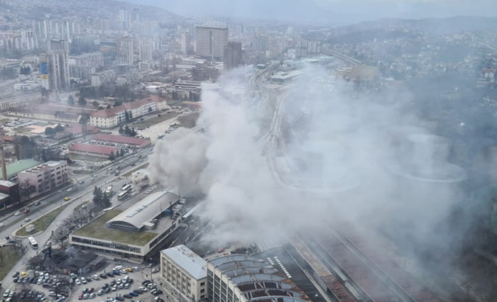 Veliki požar na autobuskoj stanici u Sarajevu