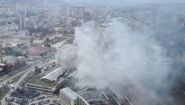Veliki požar na autobuskoj stanici u Sarajevu