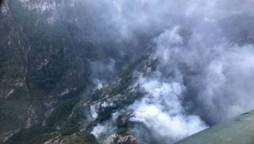 Veliki požar na Blidinju i dalje se širi, ugrožena vikend naselja