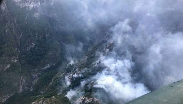 Veliki požar na Blidinju i dalje se širi, ugrožena vikend naselja