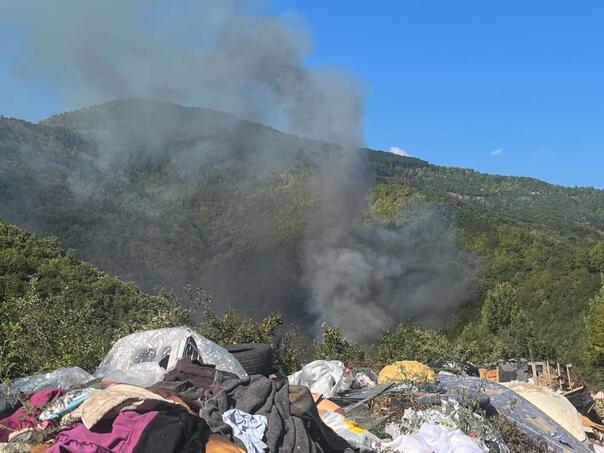 Veliki požar na deponiji kod Goražda, sumnja se da je vatra podmetnuta