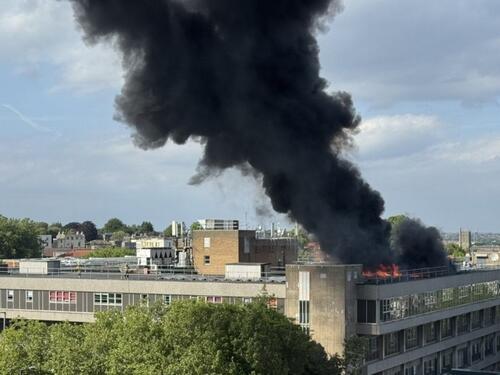 Veliki požar na porodilištu u Engleskoj, evakuišu trudnice