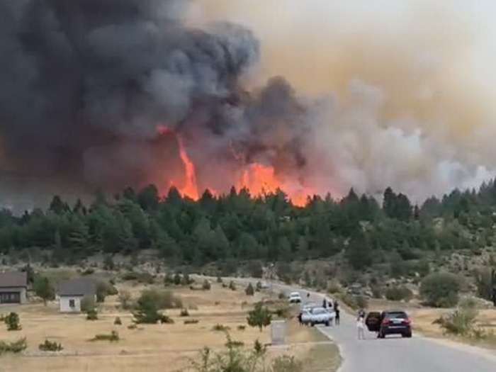 Veliki požar u blizini Masne Luke na Blidinju, ugrožene vikendice