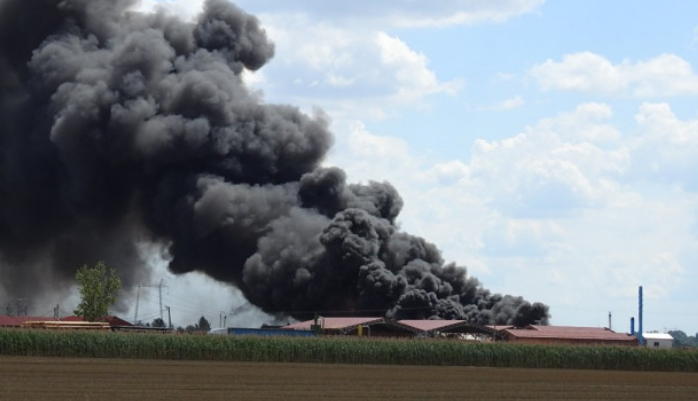 Veliki požar u firmi kod Bijeljine