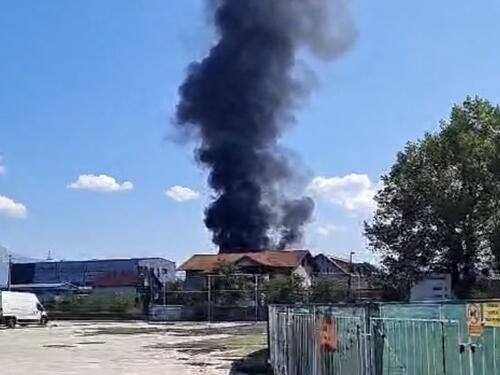 Veliki požar u Hrasnici, gori kuća, štala i šupa