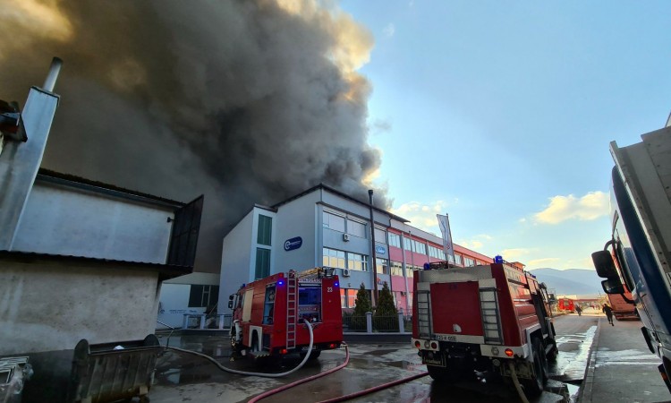 Veliki požar u Hrasnici, vatra guta fabričku halu