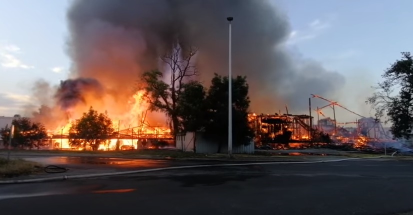 Veliki požar u Hrvatskoj, gori drveno skladište