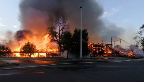 Veliki požar u Hrvatskoj, gori drveno skladište