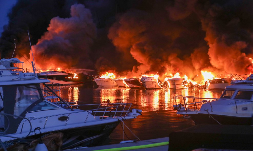 Veliki požar u Hrvatskoj, izgorjelo 20 glisera