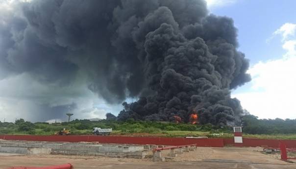 Veliki požar u naftnom skladištu na Kubi: 17 nestalih