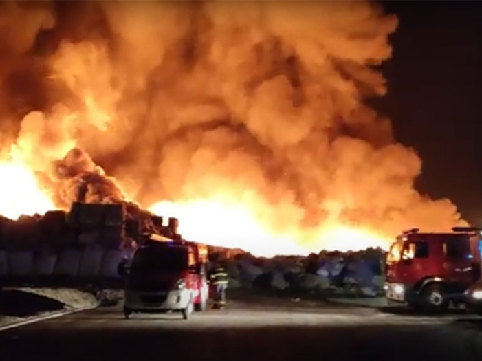 Veliki požar u Osijeku, gori plastika: Dosta kancerogenih tvari