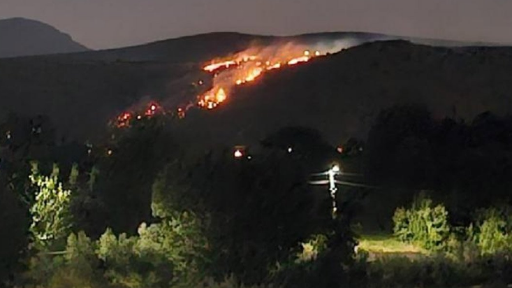 Veliki požar u Podgorici, vatrogasci na terenu