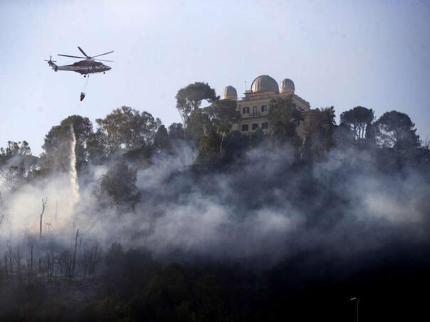 Veliki požar zahvatio brdo kod Rima, evakuisano osoblje RAI