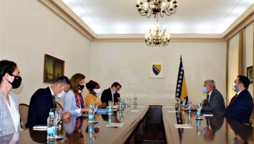 Veliki problem negiranje genocida i glorifikovanje zločinaca