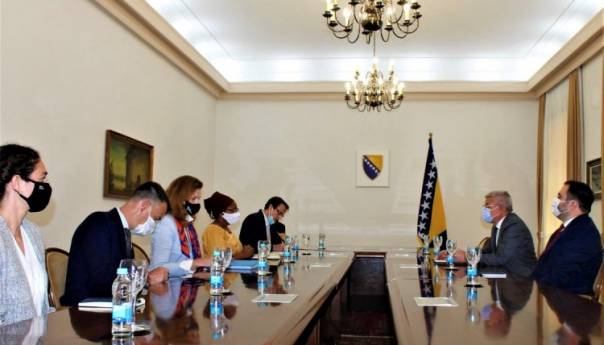 Veliki problem negiranje genocida i glorifikovanje zločinaca