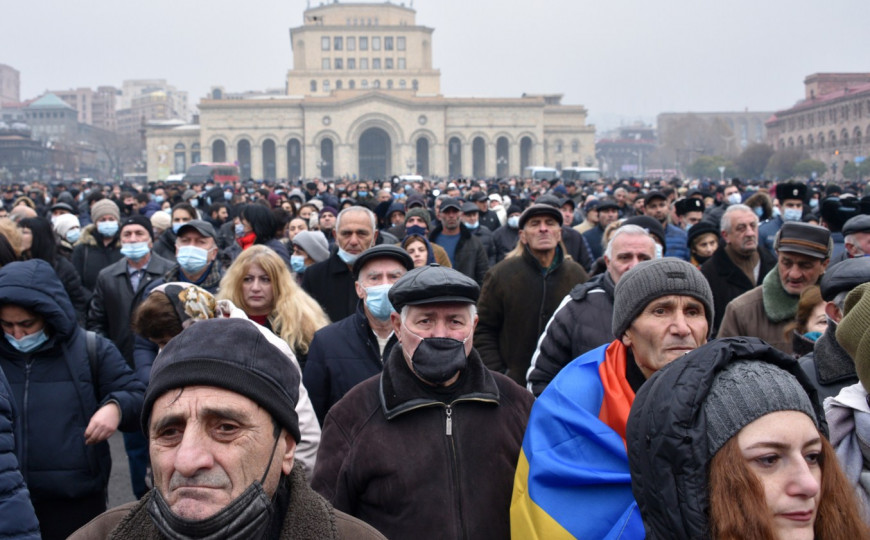Veliki protest u Armeniji nakon što je premijer optužio vojsku za pokušaj puča
