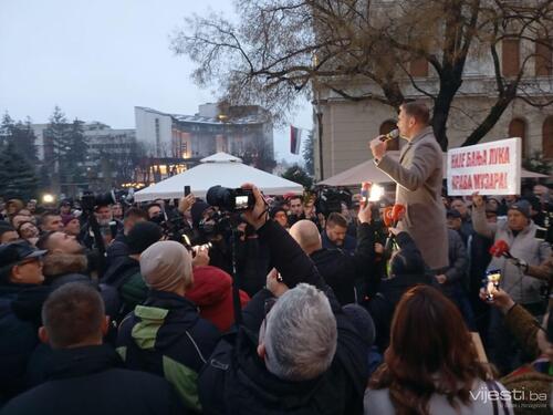 Veliki protest u Banja Luci: Žestoke poruke upućene Dodiku