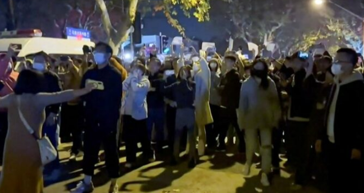 Veliki protesti u Kini zbog mjera protiv covida: “Ukinite lockdown”