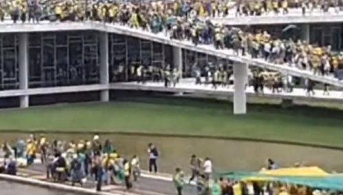 Veliki sukobi: Hiljade desničara upalo u Kongres Brazila