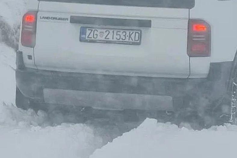 Veliko nevrijeme na Vlašiću: Ekipe koje su krenule na planinu zapele u snijegu