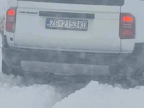 Veliko nevrijeme na Vlašiću: Ekipe koje su krenule na planinu zapele u snijegu