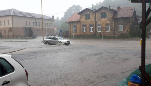 Veliko nevrijeme pogodilo dijelove BiH, najteže u Tuzlanskom kantonu