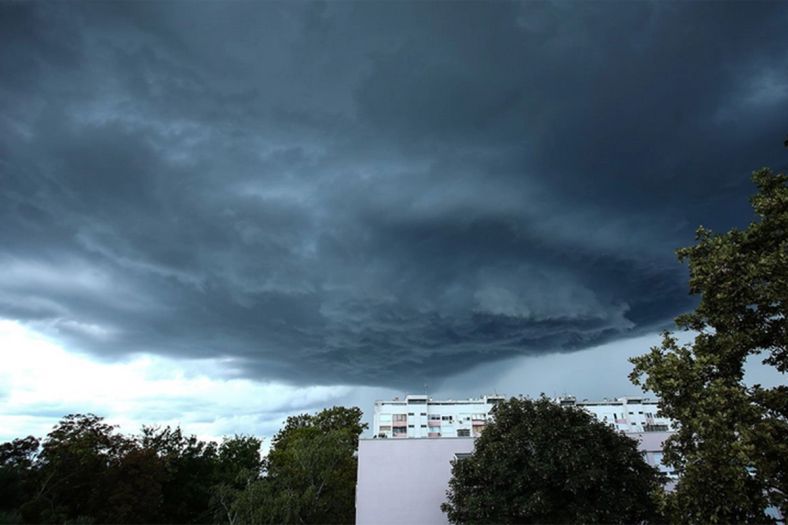 Veliko nevrijeme pogodilo Sloveniju, ide ka Hrvatskoj
