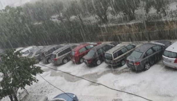 Veliko nevrijeme u Dalmaciji, u Kaštelima pala ogromna tuča