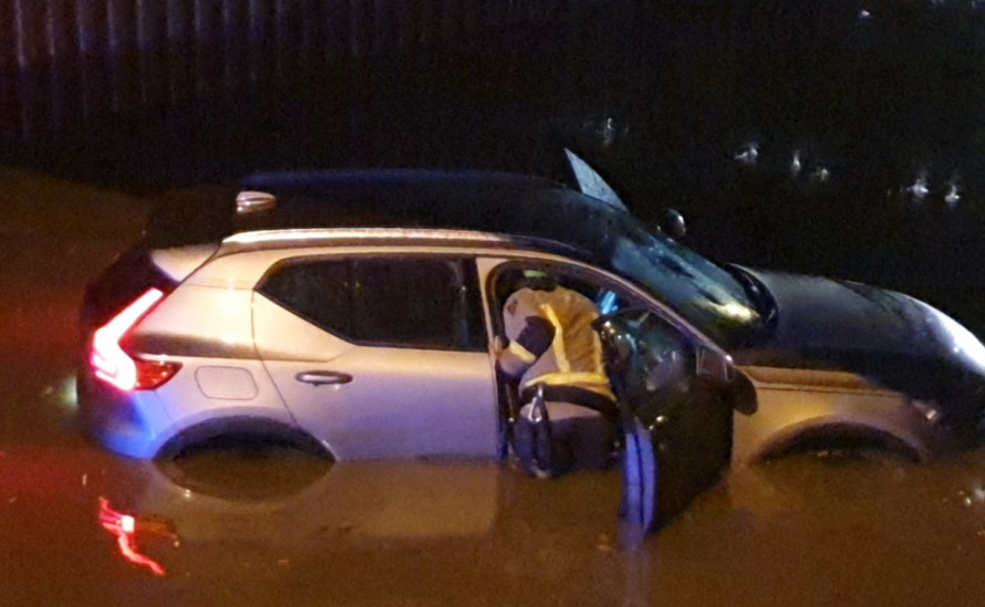 Veliko nevrijeme u Sarajevu, automobili zaglavljeni
