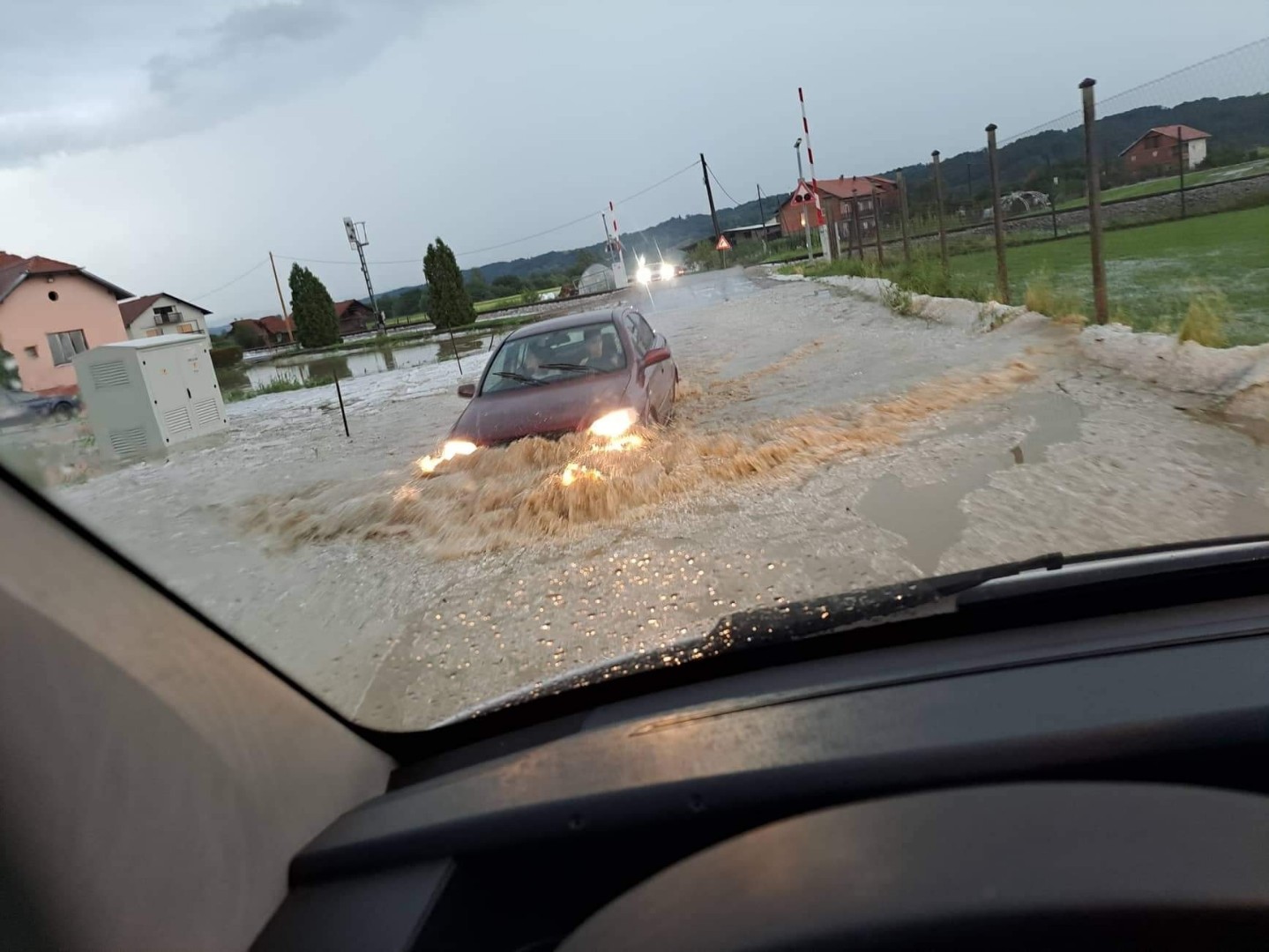 Veliko nevrijeme zahvatilo Hrvatsku: Poplave, grad i kiša