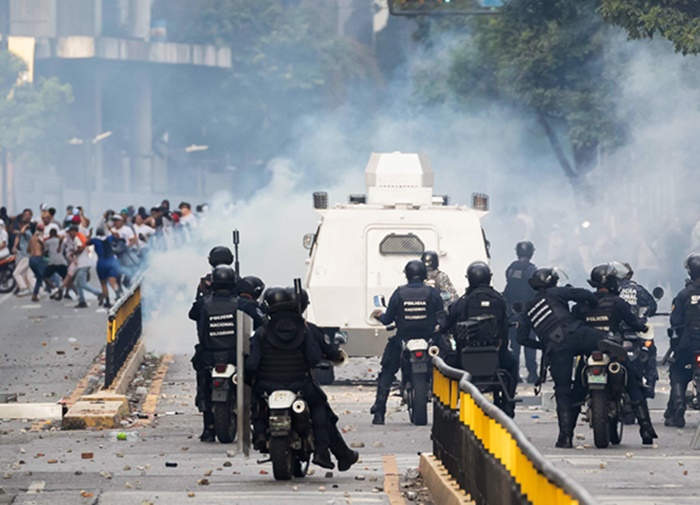 Venezuelci na ulicama zbog pobjede Madura: 'Službeni rezultati su smiješni'