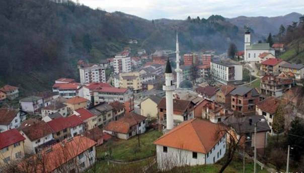 Verbalno napadnuta učenica sa hidžabom u Srebrenici