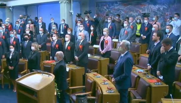 Verifikovani mandati, dio poslanika DF-a nije prisustvovao intoniranju himne