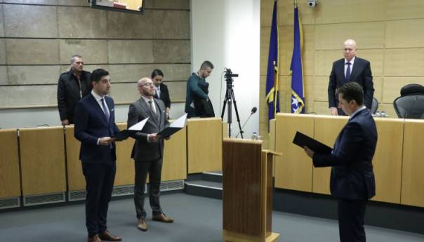 Verifikovani poslanički mandati Adisu Arapoviću i Mariju Mikuliću