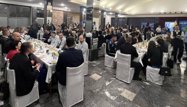 Veselo na skupu SBB BiH u Banovićima, zaigralo se i kolo