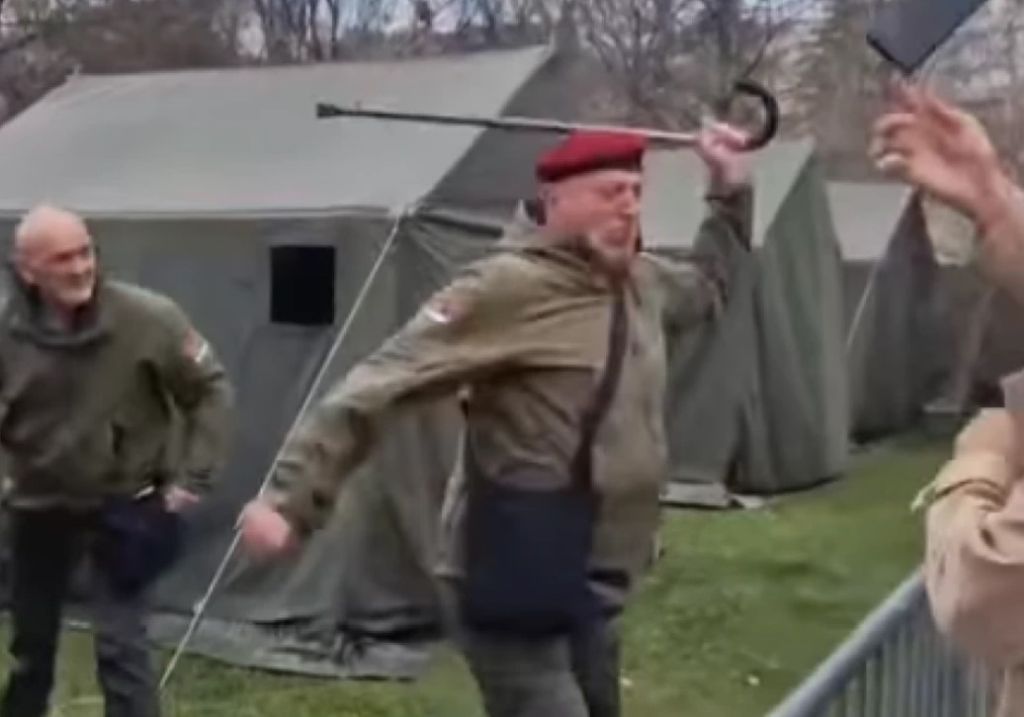Veterani Crvenih beretki udarili civila, studenti traže odgovornost